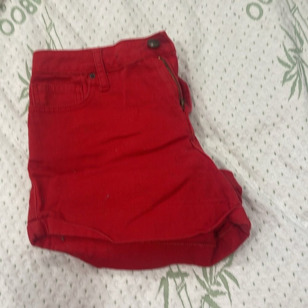 Red shorts - Picture 3 of 3